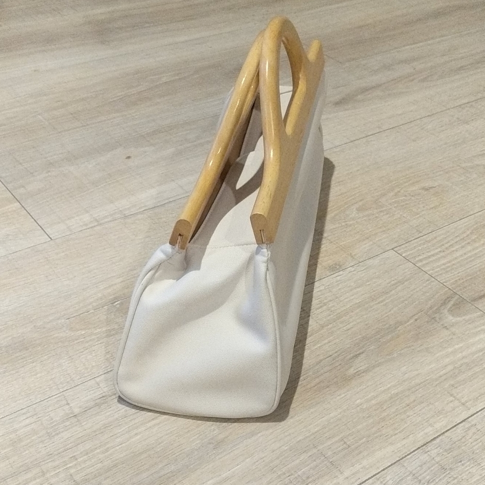 Cute white purse with wooden handles! - Picture 3 of 11